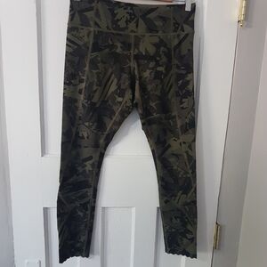 Lululemon Camo Scallop Hem Leggings Army Green Sz 8